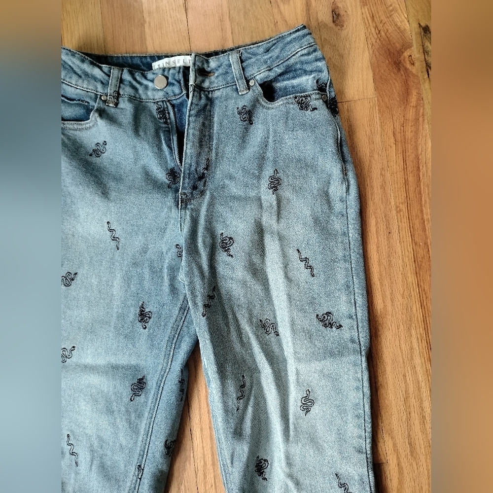 Tinseltown Light Blue Ankle Jeans with Black Embroidery Snak Design